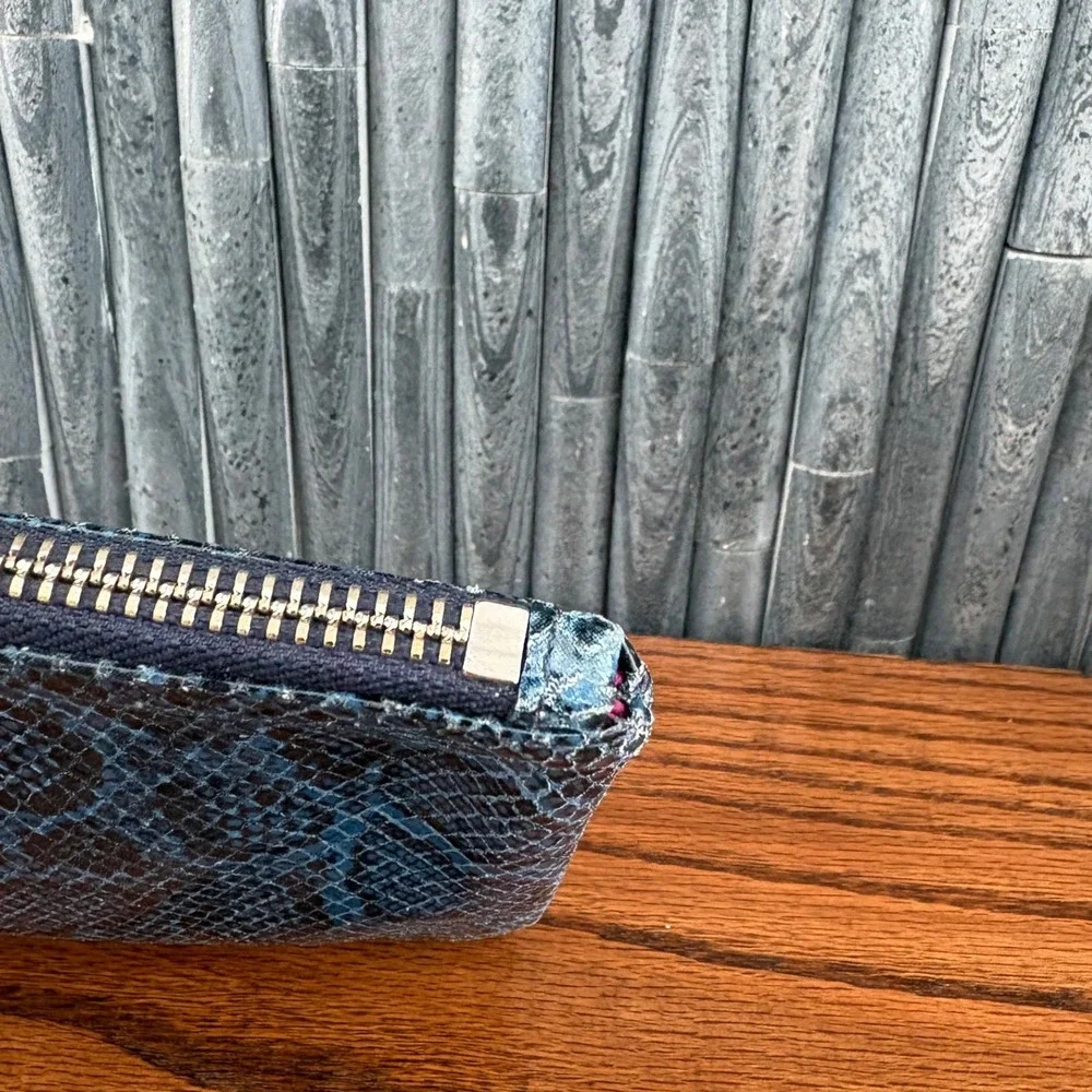 Henri Bendel Blue Snakeskin Embossed Leather Wristlet Pouch Clutch Bag